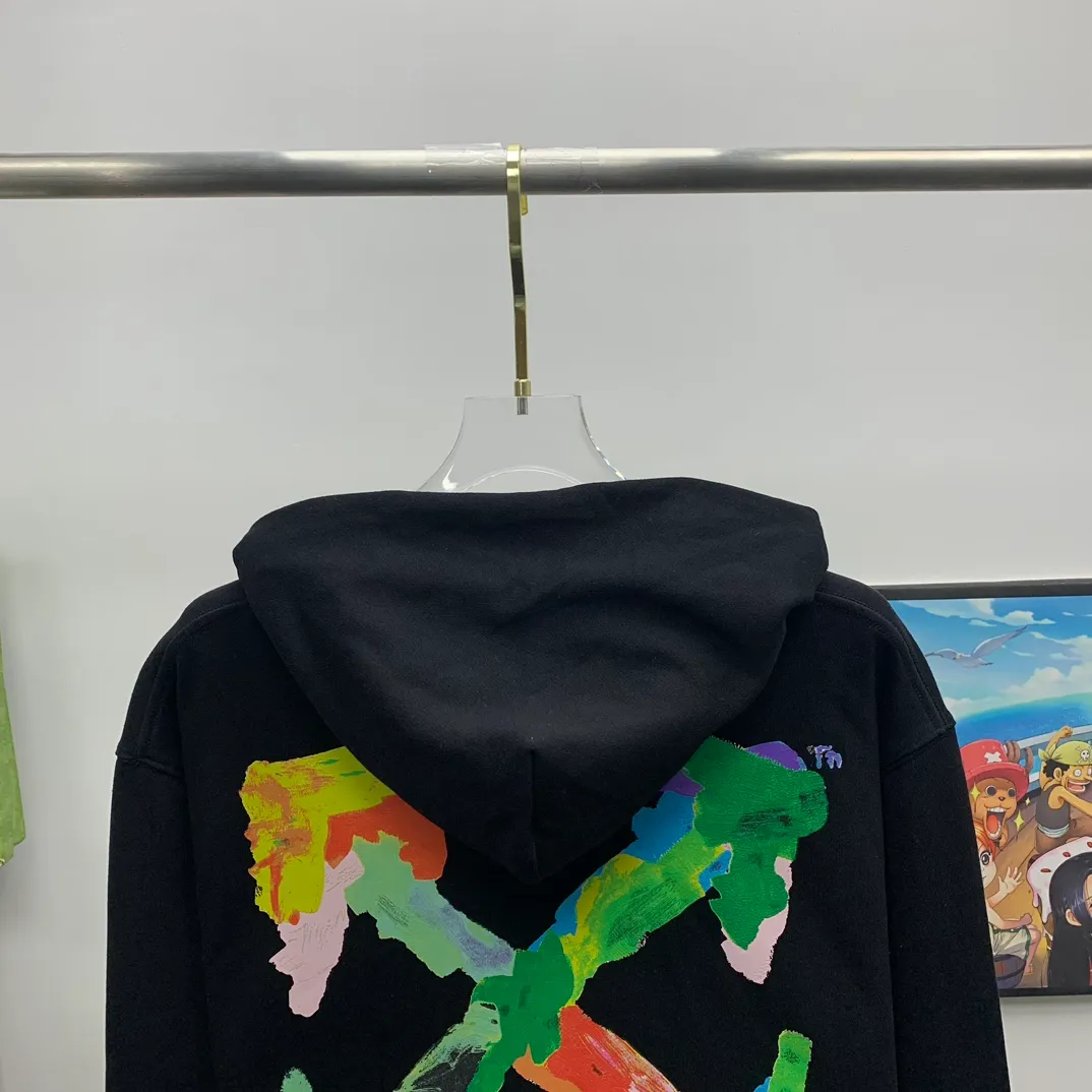 [New] 23SS top tested version environmentally friendly series OFF WHITE OW environmentally friendly ink hand-painted color graffiti pure cotton loose unisex hoodie hooded sweatshirt This printing only took two months to print, the effect is explosive, can directly distinguish the market currency. I won’t introduce much else about this and go directly to the key points. The graffiti part of this printed tree adopts the screen scraping paint graffiti process. The craftsmanship is very realistic, and the foaming treatment on the printing surface is very good, just like the texture of the brush, it is very clear and the texture is smooth. Many versions on the market directly look at the pictures to make the pattern, without worrying about this detail. The color of the front chest is the new slogan of the small size, and the back is also different. The overall printing on our back has the same effect and the same foaming process, which feels very good to the touch and looks very layered! They are all framed by the classic and iconic large warning arrows. The black ones are lake green arrows, with a few white watery patterns added; the white ones are sky blue arrows.  The fabric is made of 460g double-ply double-yarn terry fabric. The fabric feels smooth and has full drape. Size: XS-L P:390